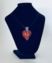 Charger l'image dans la galerie, Pendentif coeur en verre-rouge