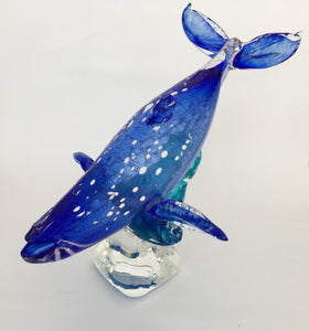 Baleine bleue sur base de verre / Blue Whale on glass base
